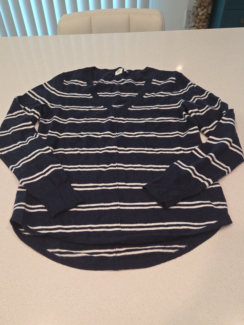 GAP Navy & White Striped V-Neck Sweater Size M!